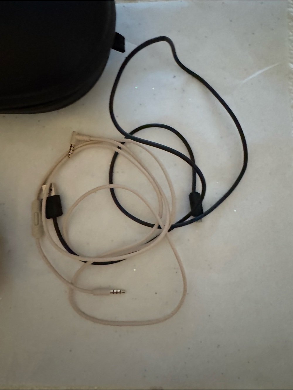 Beats Studio 3 by Dre Noise Cancel Over-Ear Wireless Headphones in Cream w/Gold - Picture 5 of 6